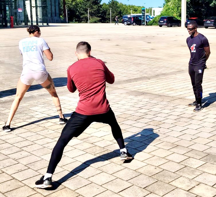 Le préparateur physique Pierre-Mary Toussaint en entraînement avec Tammara Thibeault et Wyatt Sanford